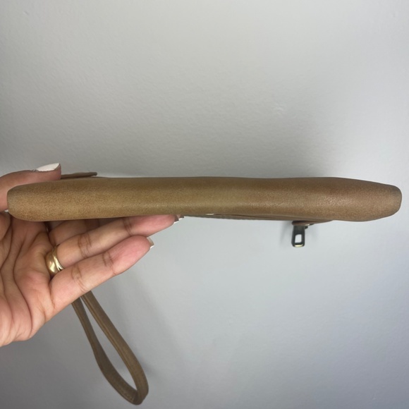 THIS IS A PROJECT: NEW-ISH ROOTS WALLET AS IS (WRISTLET NEEDS LOVE) - Picture 5 of 17